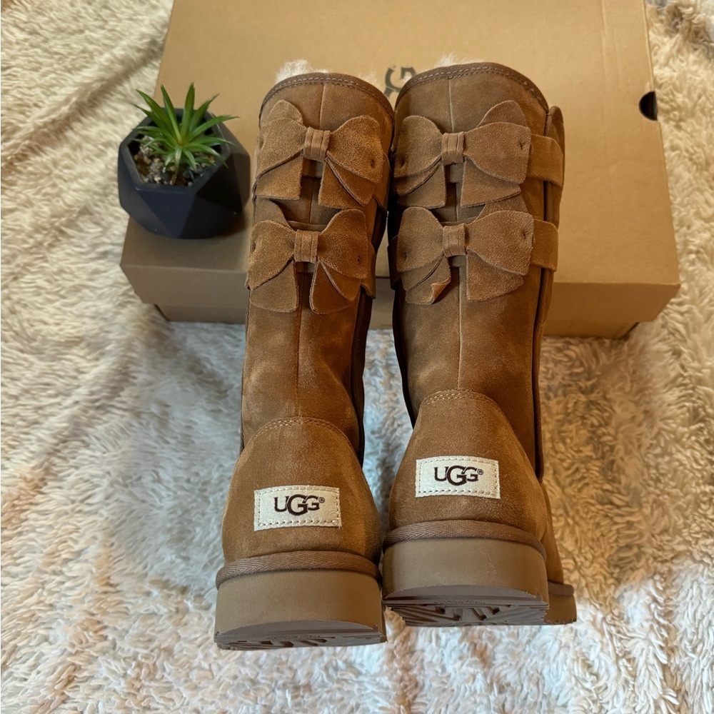 👢👢New in Box UGG Allegra Double Bow Chestnut tall Boots size9 - Picture 1 of 16
